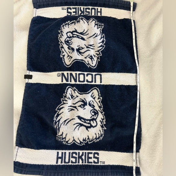 From team effort, UConn Husky towel, navy and white - Picture 1 of 4